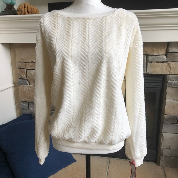 NWT cream faux fur sweatshirt size xlarge - Picture 2 of 8